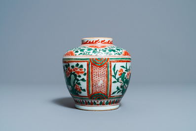 A Chinese famille verte dish and a wucai jar, Kangxi and Transitional period