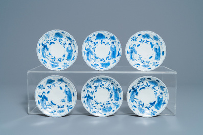 Een collectie Chinese en Japanse blauw-witte koppen en schotels en twee kannen, Wanli en later