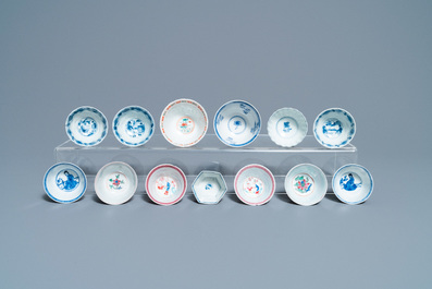 Treize tasses et soucoupes en porcelaine de Chine en bleu et blanc, famille verte et famille rose, Kangxi/Qianlong