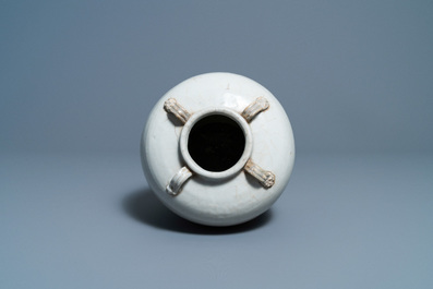 Een Chinese Swatow pot, een kom en een celadon wierookbrander, Ming en later