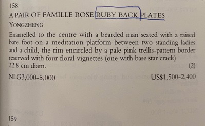 Een paar fijne Chinese famille rose 'ruby back' borden met figuren in een interieur, Yongzheng