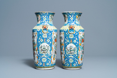 Trois paires de vases en porcelaine de Chine famille rose, verte et &agrave; fond craquel&eacute;, Chine, 19&egrave;me