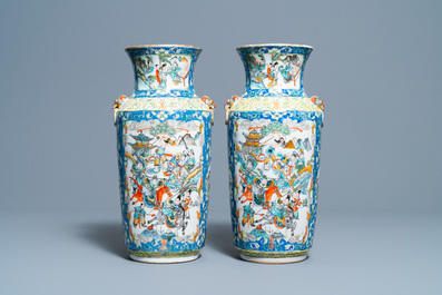 Trois paires de vases en porcelaine de Chine famille rose, verte et &agrave; fond craquel&eacute;, Chine, 19&egrave;me