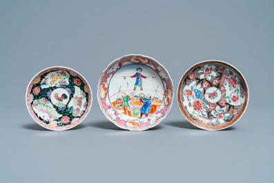 Une th&eacute;i&egrave;re en porcelaine de Chine famille rose et trois tasses et soucoupes, Yongzheng/Qianlong