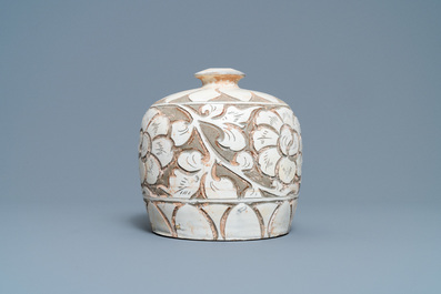 A Chinese Cizhou 'truncated meiping' sgraffiato vase, Song/Ming