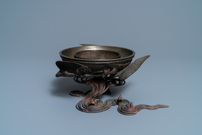 Een Japanse kom op voet in brons, koper en tin, gesign. Kimura Toun, Meiji, 19e eeuw