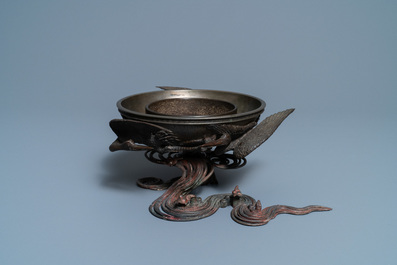 A Japanese copper, bronze and pewter bowl, signed Kimura Toun, Meiji, 19th C.