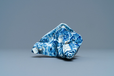 A Chinese blue and white figure of a seated Guanyin, 19th C.