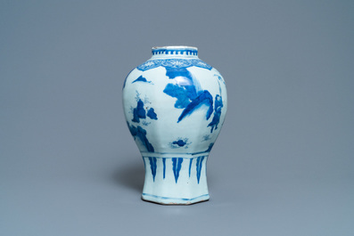 Een Chinese blauw-witte vaas met figuren in een landschap, Transitie periode