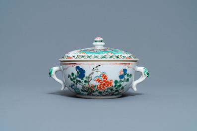 A Chinese famille verte porringer bowl and cover, Kangxi