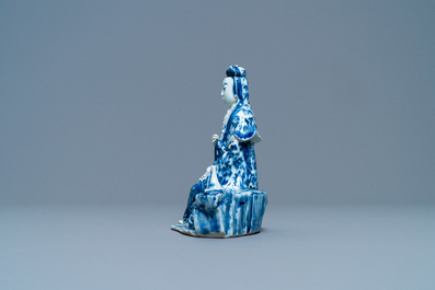 A Chinese blue and white figure of a seated Guanyin, 19th C.
