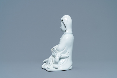 Une figure de Guanyin en porcelaine blanc de Chine de Dehua, 18/19&egrave;me