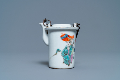 A Chinese famille rose 'Wu Shuang Pu' teapot with insert, 19/20th C.