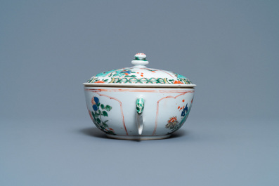 A Chinese famille verte porringer bowl and cover, Kangxi