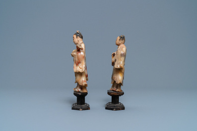 Une paire de figures en pierre &agrave; savon de Shoushan, Kangxi