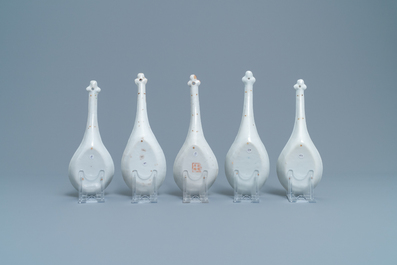 Twaalf grote Chinese blauw-witte, famille rose en polychrome lepels, 19/20e eeuw