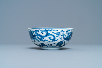 Een Chinese blauw-witte 'draken' kom met dubbele vajra, Chenghua merk, Kangxi