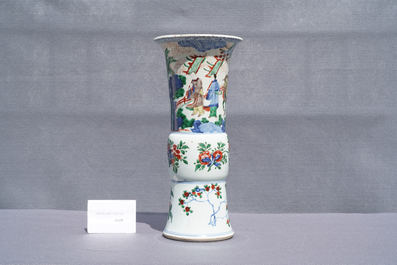 Un vase de forme 'gu' en porcelaine de Chine wucai, Shunzhi