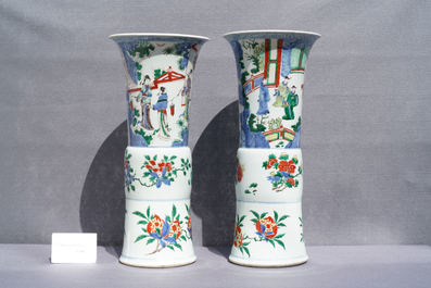 Deux grands vases de forme 'gu' en porcelaine de Chine wucai, &eacute;poque Transition