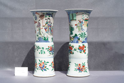 Deux grands vases de forme 'gu' en porcelaine de Chine wucai, &eacute;poque Transition