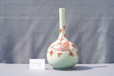 Een Chinese koperrode 'draken' vaas met celadon fondkleur, Kangxi