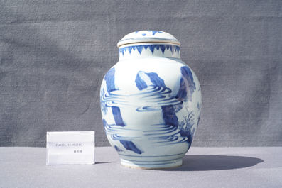 Een Chinese blauw-witte dekselpot met figuren in een landschap, Transitie periode