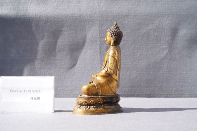 A Sino-Tibetan gilt bronze figure of Buddha Shakyamuni, 18/19th C.