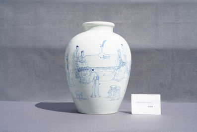 Een Chinese blauw-witte vaas met geleerden in een landschap, Yongzheng