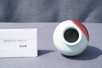 A Chinese flamb&eacute;-glazed vase, 19/20th C.