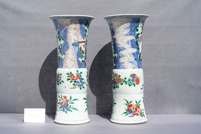 Deux grands vases de forme 'gu' en porcelaine de Chine wucai, &eacute;poque Transition