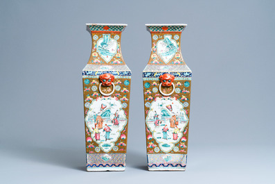 A pair of square Chinese famille rose brown-ground vases, 19th C.