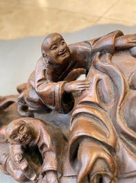 Un grand sc&egrave;ptre ruyi en bois sculpt&eacute;, Chine, 19&egrave;me