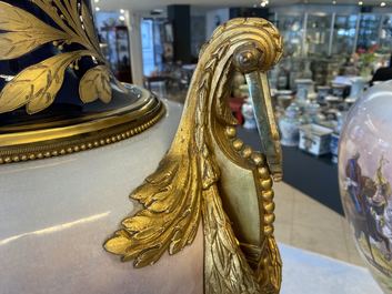 Une paire de tr&egrave;s grands vases en porcelaine dans le style de S&egrave;vres aux montures en bronze dor&eacute;, sign&eacute;s Desprez, France, 19&egrave;me