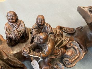 Een grote Chinese gesculpteerde houten ruyi scepter, 19e eeuw