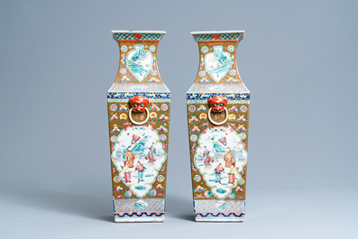 A pair of square Chinese famille rose brown-ground vases, 19th C.