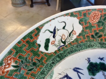 Un plat en porcelaine de Chine famille verte &agrave; d&eacute;cor de grues, Kangxi