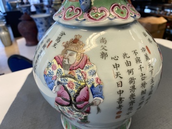 Een Chinese famille rose 'Wu Shuang Pu' vaas, 19e eeuw