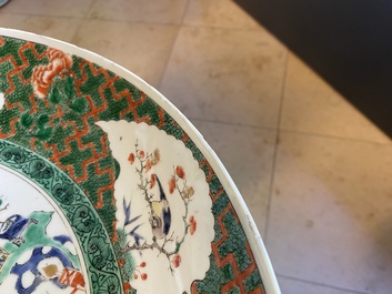 Un plat en porcelaine de Chine famille verte &agrave; d&eacute;cor de grues, Kangxi
