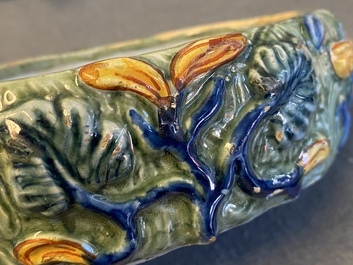 Een polychrome Delftse botervloot in de vorm van een koe, 18e eeuw