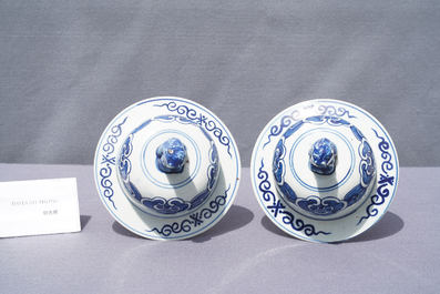 Two pairs of Chinese blue and white and famille verte vases and covers, 19/20th C.