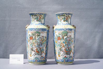 Trois paires de vases en porcelaine de Chine famille rose, verte et &agrave; fond craquel&eacute;, Chine, 19&egrave;me