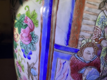 Une paire de vases en porcelaine de Chine famille rose, 19&egrave;me