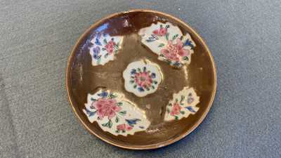 31 Chinese capucine brown-ground saucers and 22 cups, Kangxi/Qianlong