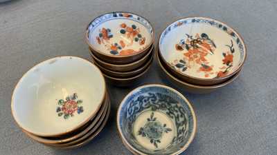 31 Chinese capucine brown-ground saucers and 22 cups, Kangxi/Qianlong