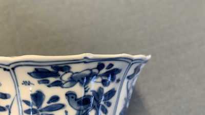 Zes Chinese blauw-witte koppen en schotels, Kangxi