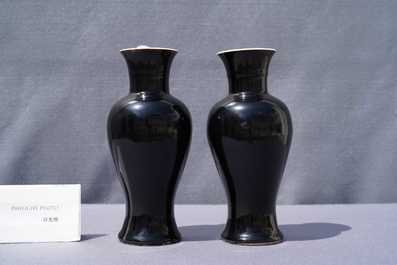 A pair of Chinese monochrome mirror black vases, 19th C.