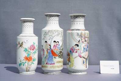 Trois vases de forme rouleau en porcelaine de Chine famille rose, R&eacute;publique