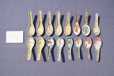 32 Chinese Canton famille rose and yellow-ground spoons, 19/20th C.