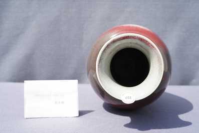 Un vase en porcelaine de Chine &agrave; &eacute;mail flamb&eacute; en trois couleurs, Qianlong