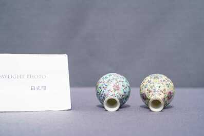 Twee Chinese famille rose miniatuur vaasjes, Qianlong merk, Republiek